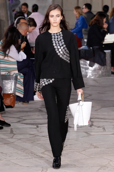Look 25